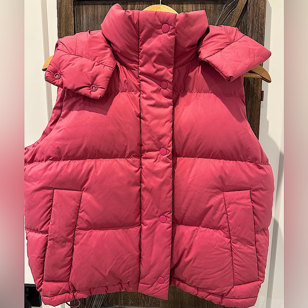 Lululemon Down Puffer Vest with hood. Size 4, Pink